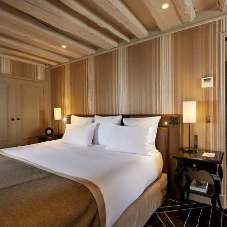 Hotel Le Pavillon De La Reine Paris