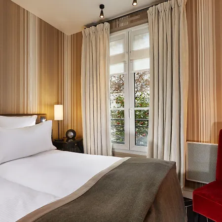 Hotel Le Pavillon De La Reine Paris
