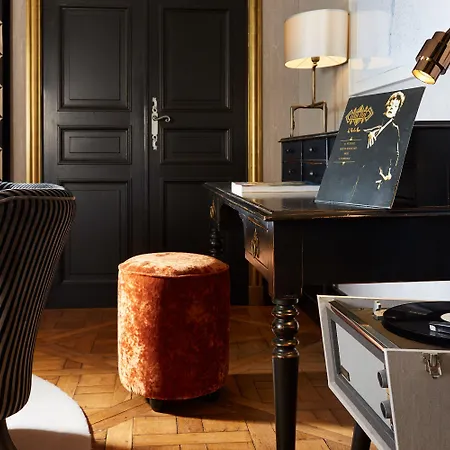 Le Pavillon De La Reine Hotel Paris