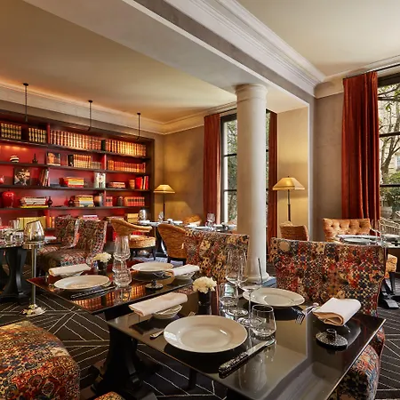 Hotel Le Pavillon De La Reine 5*