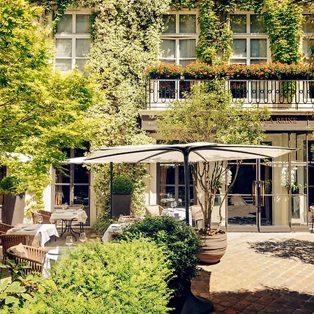Le Pavillon De La Reine Paris
