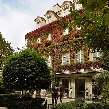 Hotel Le Pavillon De La Reine & Paris