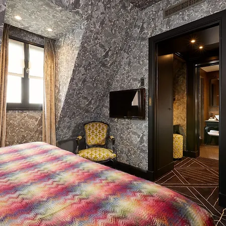 Le Pavillon De La Reine & 5* Paris