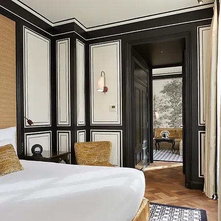 Hotel Le Pavillon De La Reine & Paris