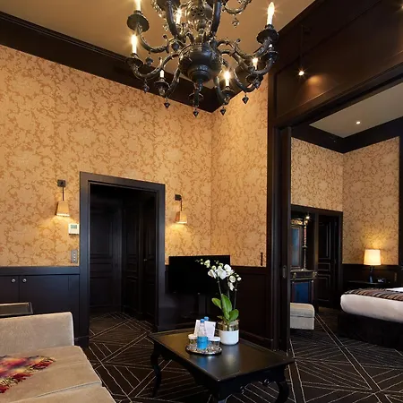 Le Pavillon De La Reine & Hotel Paris