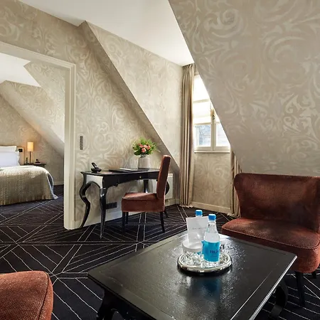 Le Pavillon De La Reine & Spa, Place Des Vosges 5* Париж