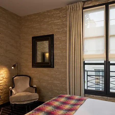 호텔 Le Pavillon De La Reine & Spa, Place Des Vosges 5*