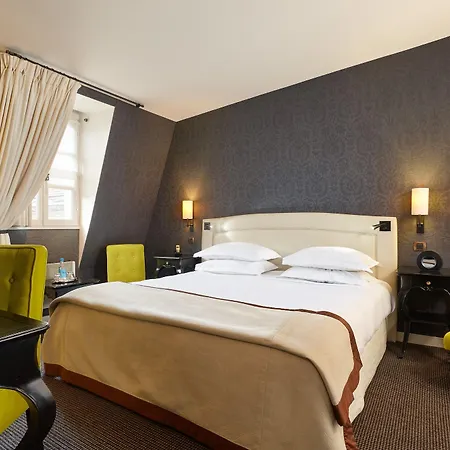 Le Pavillon De La Reine & 5*