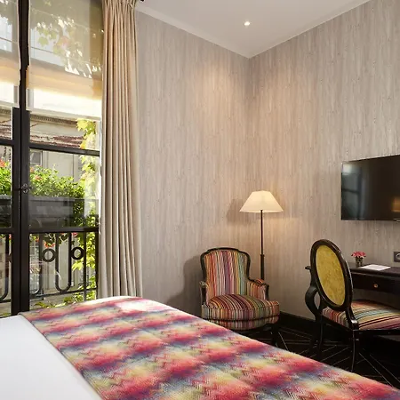 Hotel Le Pavillon De La Reine & Paris