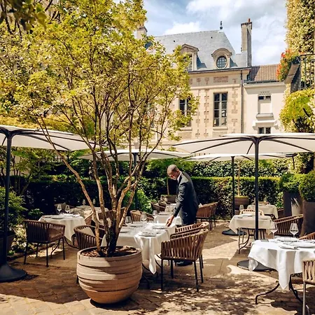 Le Pavillon De La Reine &