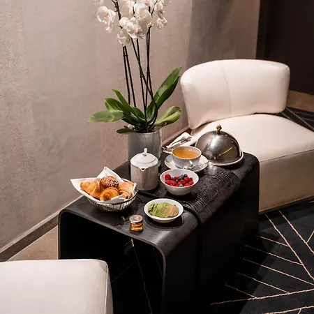 Le Pavillon De La Reine & 5* Paris