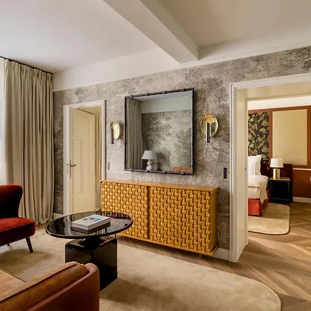 Le Pavillon De La Reine & Hotel 5*