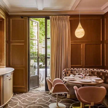 Hotel Le Pavillon De La Reine & Paris