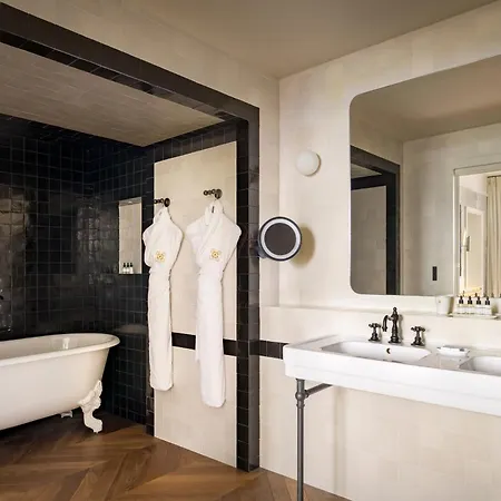 Le Pavillon De La Reine & 5* Paris