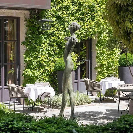 Le Pavillon De La Reine & Spa, Place Des Vosges