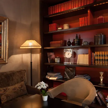 호텔 Le Pavillon De La Reine & Spa, Place Des Vosges 5*