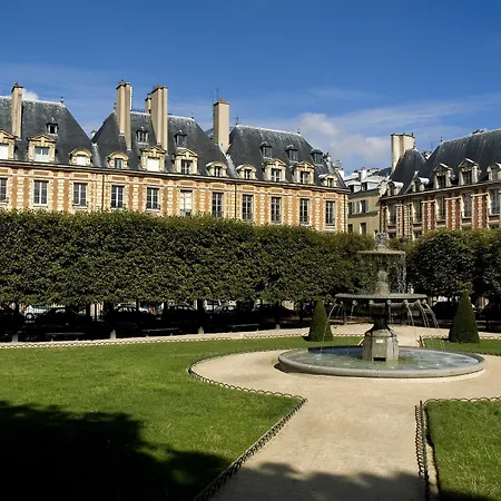 호텔 Le Pavillon De La Reine & Spa, Place Des Vosges