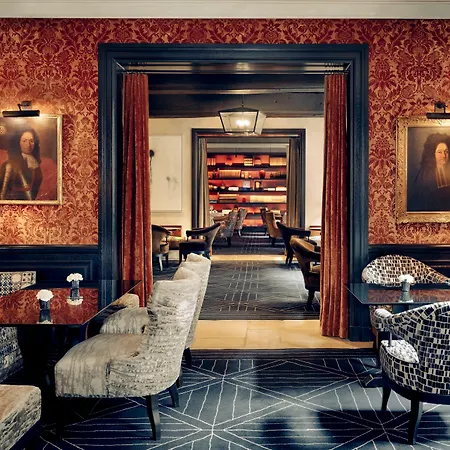 Hotel Le Pavillon De La Reine & Spa, Place Des Vosges Parijs