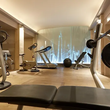 Le Pavillon De La Reine & Hotel 5*