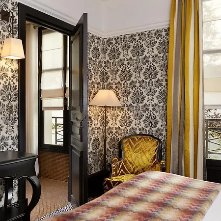 Hotel Le Pavillon De La Reine & Paris
