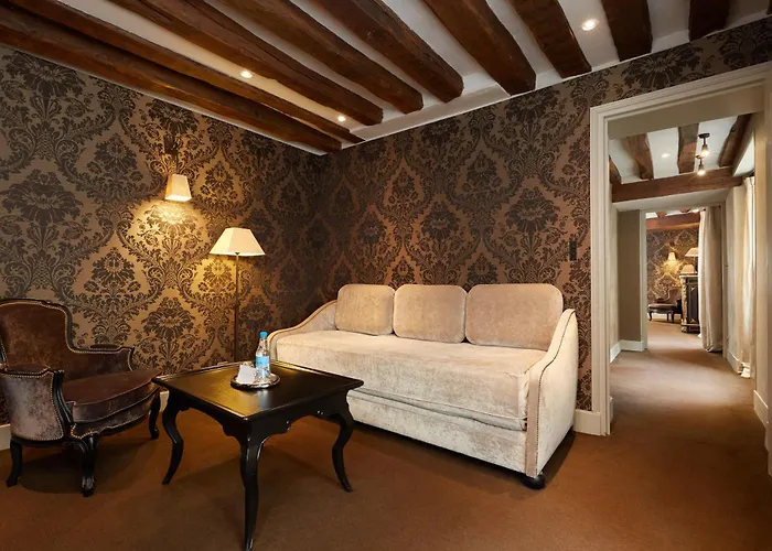 Le Pavillon De La Reine & Spa, Place Des Vosges 5* 巴黎
