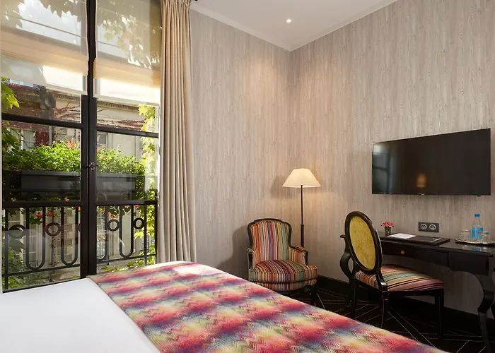 Le Pavillon De La Reine & Spa, Place Des Vosges 5* 巴黎