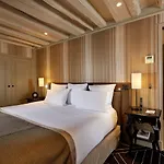 Hotel Le Pavillon De La Reine & Spa, Place Des Vosges Paris